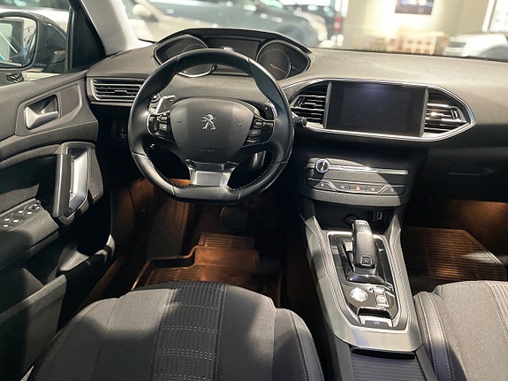 Peugeot 308 SW 16 of 26