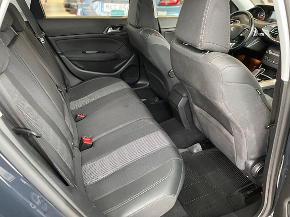 Peugeot 308 SW 23 of 26