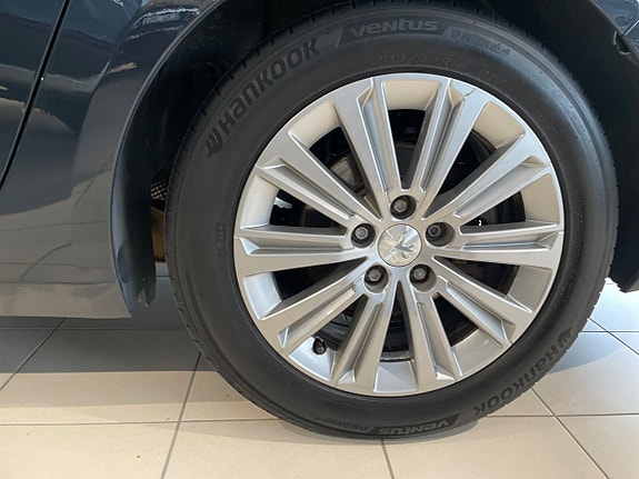 Peugeot 308 SW 14 of 26
