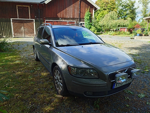Volvo V50 2 of 8