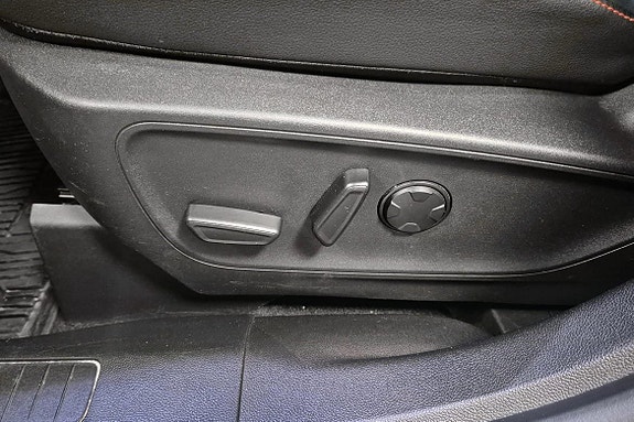 Ford Kuga 13 of 18