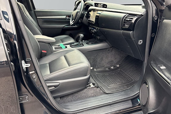 Toyota HiLux 7 of 24