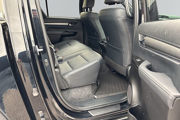 Toyota HiLux 8 of 24