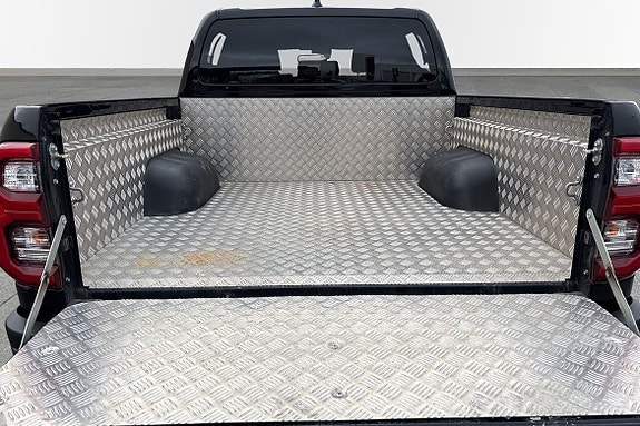 Toyota HiLux 11 of 24
