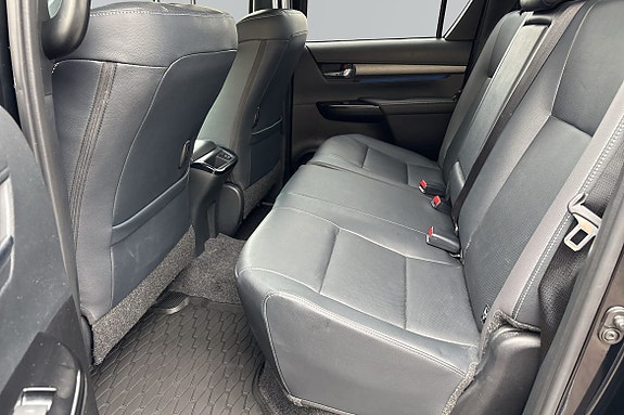 Toyota HiLux 12 of 24
