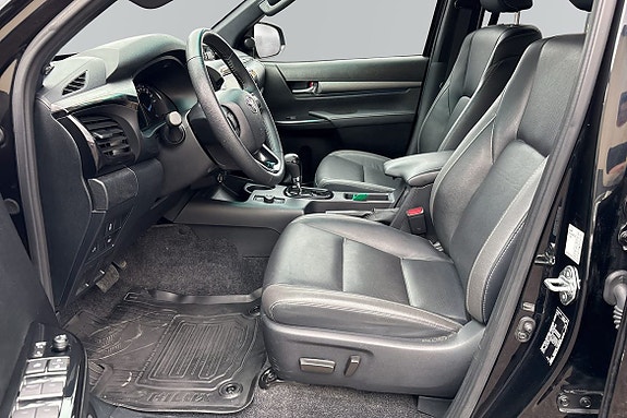 Toyota HiLux 13 of 24