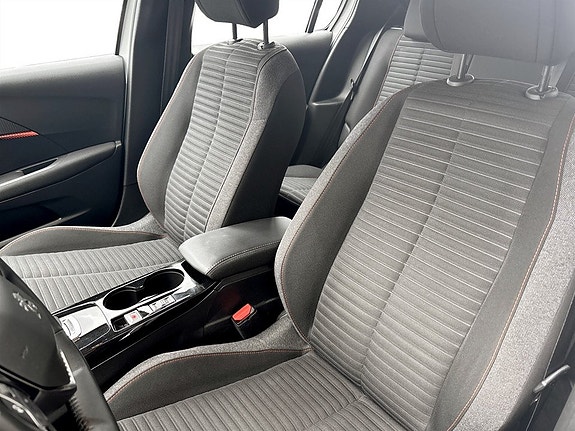 Peugeot e-208 5 of 16