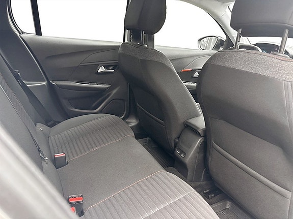 Peugeot e-208 13 of 16