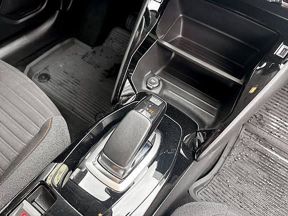 Peugeot e-208 11 of 16