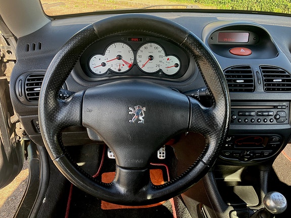 Peugeot 206 CC 4 of 5