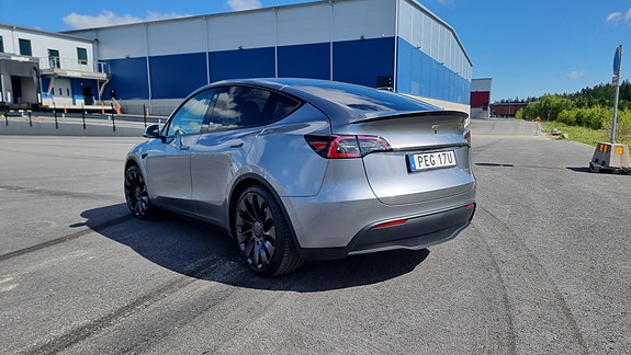 Tesla Model Y 3 of 10