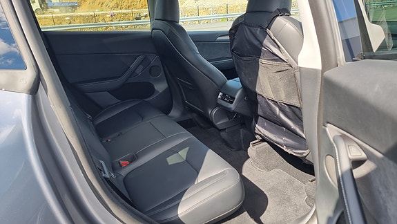 Tesla Model Y 8 of 10