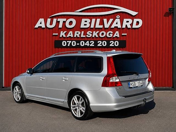 Volvo V70 2 of 9