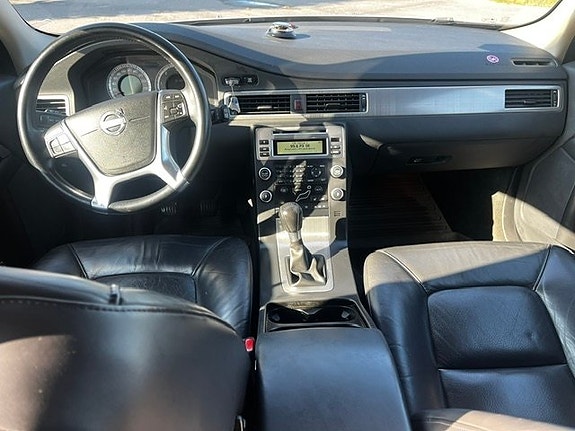 Volvo V70 7 of 9