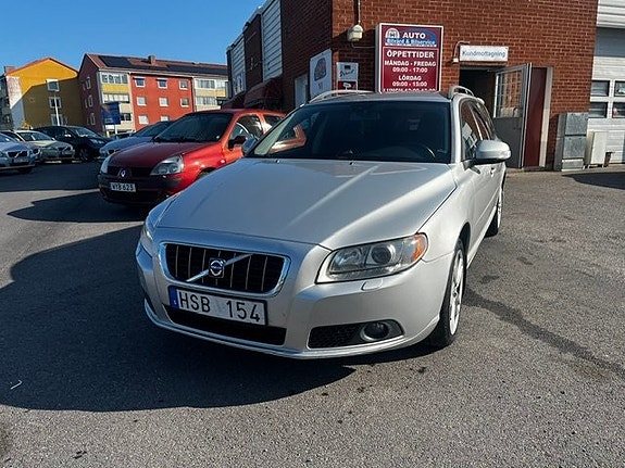 Volvo V70 3 of 9