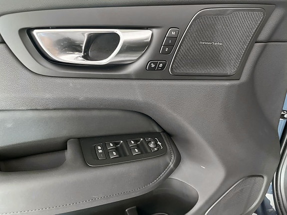 Volvo XC60 14 of 22