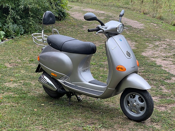 Piaggio Vespa ET4 125 2 of 4