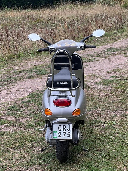 Piaggio Vespa ET4 125 4 of 4