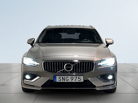 Volvo V60 2 of 27