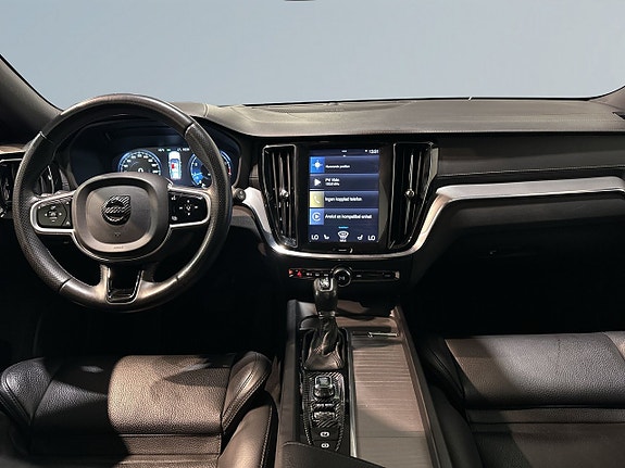 Volvo V60 8 of 27