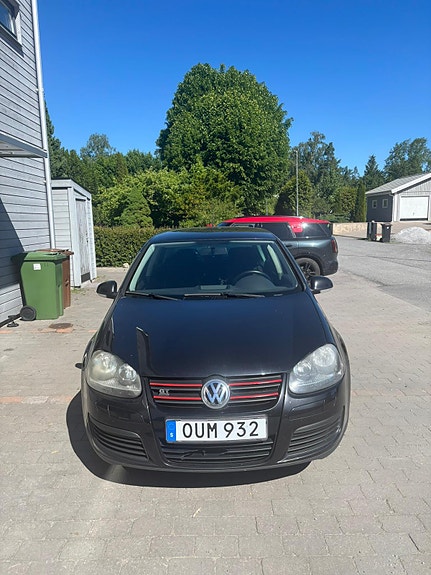 Volkswagen Golf V 3 of 9