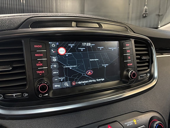 Kia Sorento 18 of 27