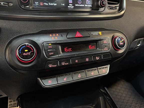 Kia Sorento 15 of 27