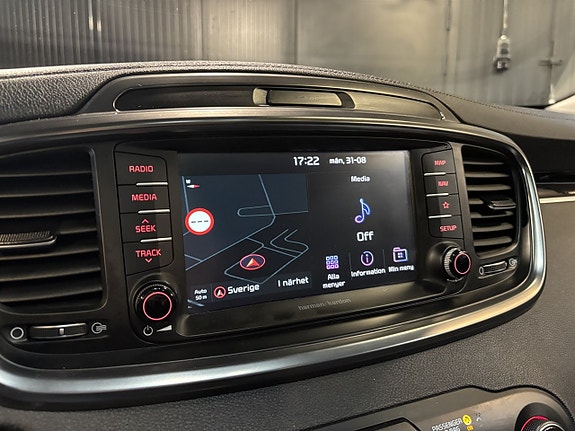 Kia Sorento 16 of 27