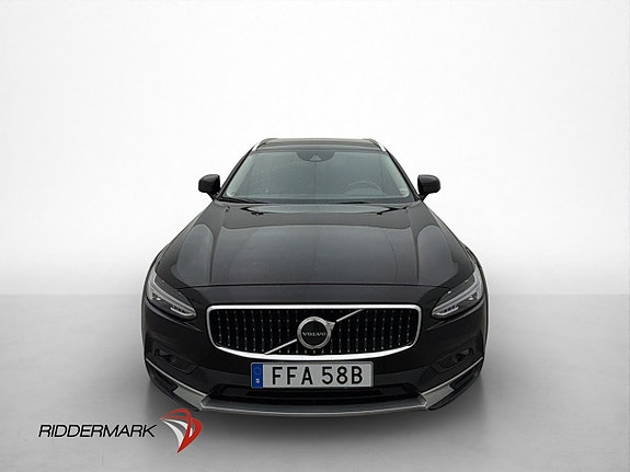 Volvo V90 Cross Country 2 of 30