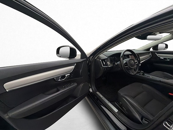 Volvo V90 Cross Country 11 of 30