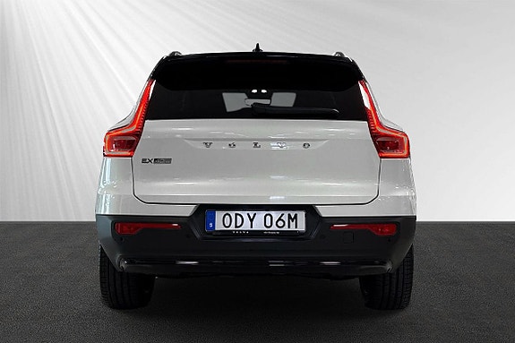 Volvo EX40 2 of 9