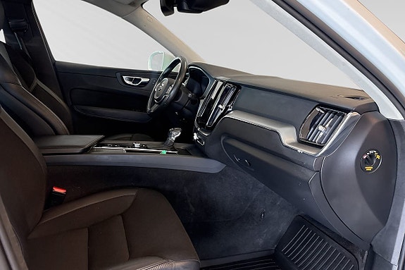 Volvo XC60 10 of 28