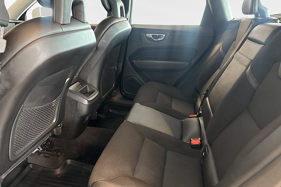 Volvo XC60 8 of 28
