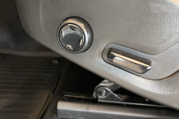 Volvo XC60 19 of 28
