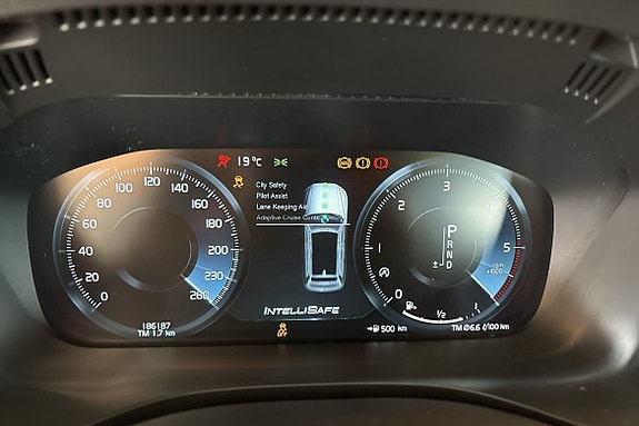 Volvo XC60 20 of 28