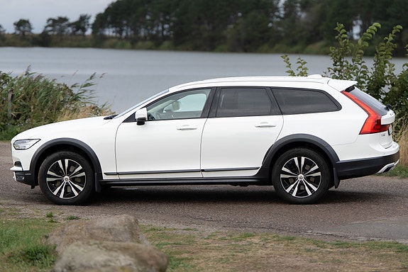 Volvo V90 Cross Country 4 of 18