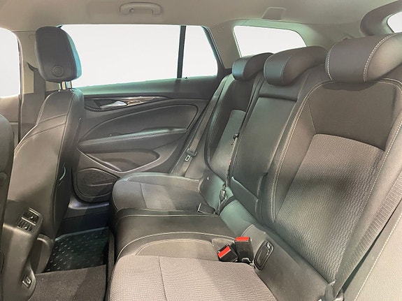 Opel Insignia Country Tourer 16 of 18