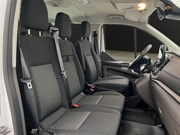 Ford Transit Custom 25 of 30