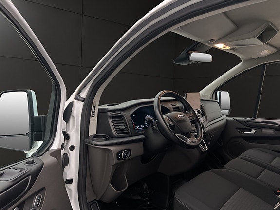 Ford Transit Custom 13 of 30