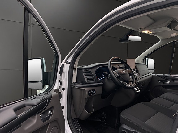 Ford Transit Custom 12 of 30