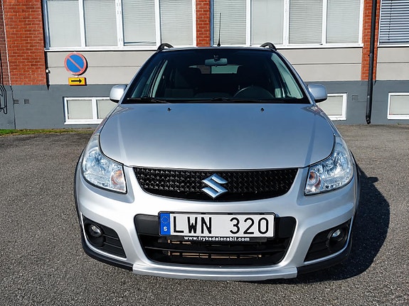 Suzuki SX4 2 of 11