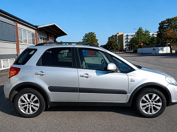 Suzuki SX4 4 of 11