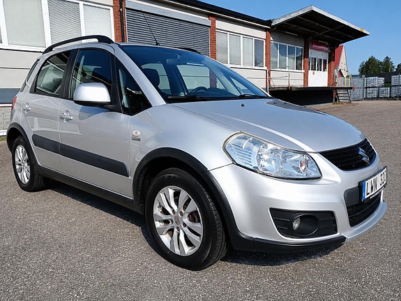 Suzuki SX4 3 of 11