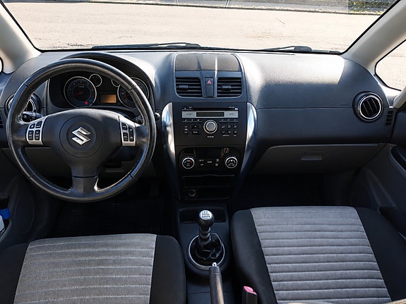 Suzuki SX4 8 of 11