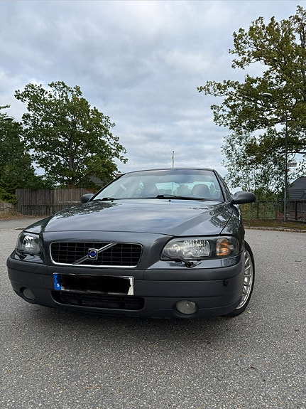 Volvo S60 2 of 18