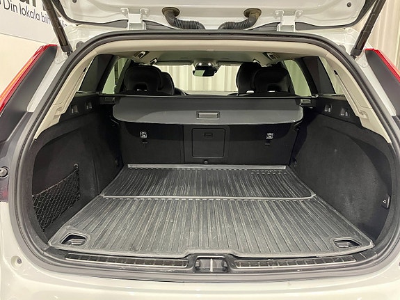 Volvo V60 Cross Country 23 of 25