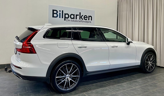 Volvo V60 Cross Country 6 of 25
