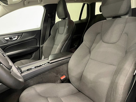 Volvo V60 Cross Country 8 of 25
