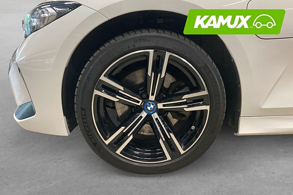BMW 330e 8 of 25