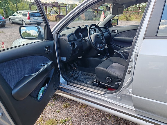 Mitsubishi Outlander 2 of 3